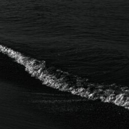 有些人确实形成黑圈了。