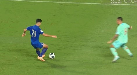 中国0-0塔吉克斯坦：刘洋失单刀韦世豪染黄